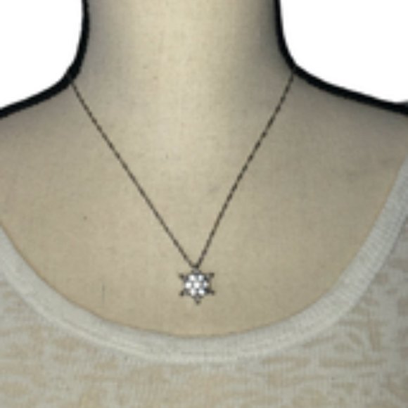 NEW Snowflake Pendant Necklace - Picture 4 of 4